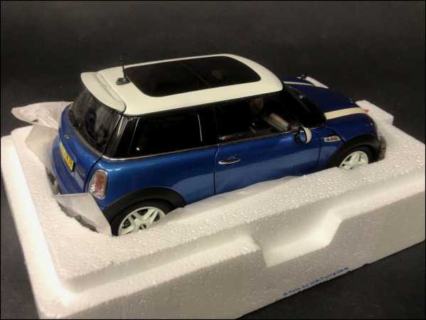 1:18 Mini Cooper S / Blau - Weiß / NEU / Film: the Italian Job inkl. OVP